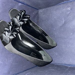 Vaneli di notte Madora Black Satin 9W shoes. Never worn.